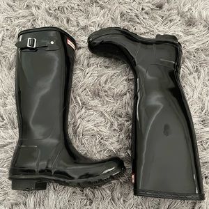 Black glossy Hunter Boots. Worn only a few times… like new